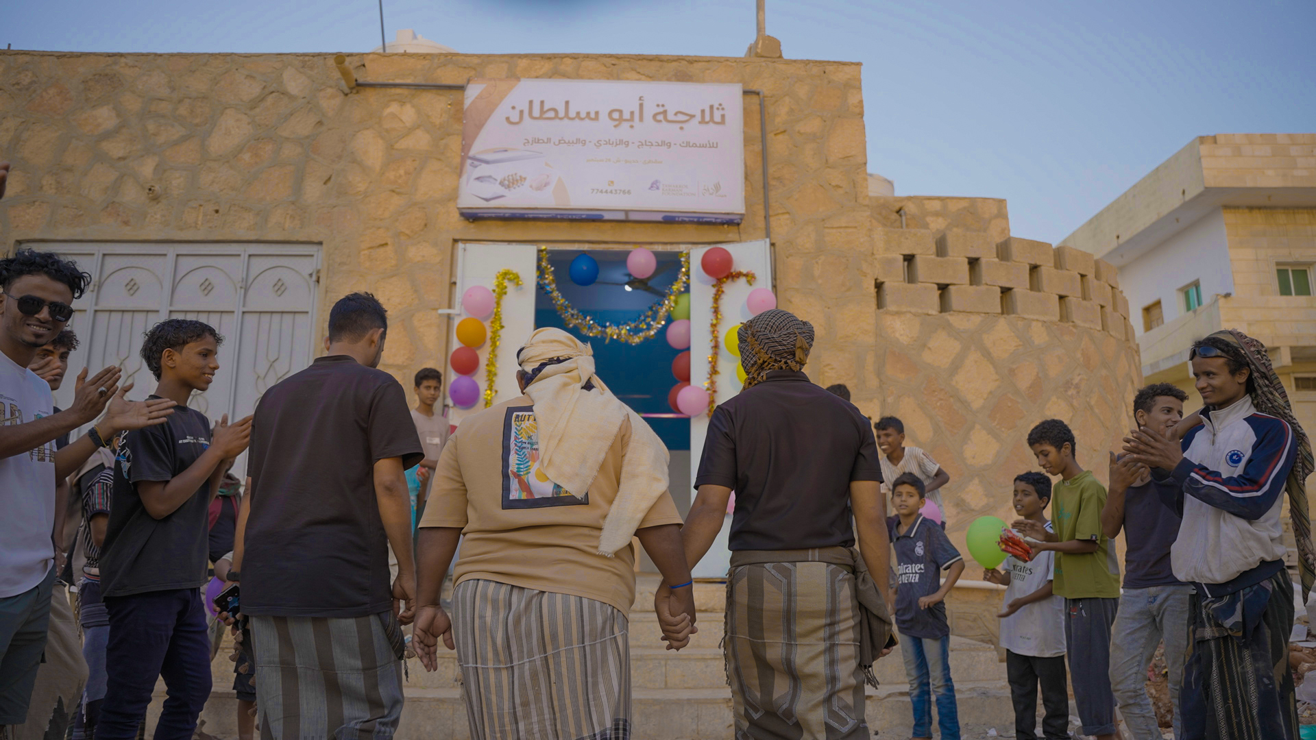 مؤسسة توكل كرمان تزور سقطرى وتحقق حلم شاب وتغير حياته نحو الأفضل